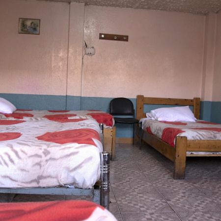 Hostal Carlos Luis Quito Exterior photo