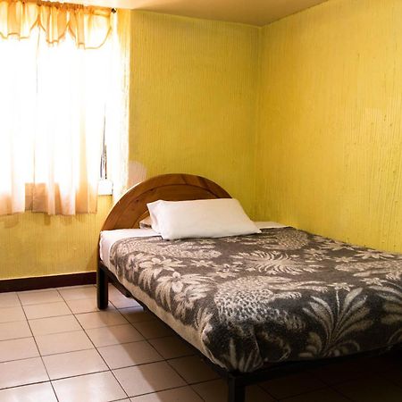 Hostal Carlos Luis Quito Exterior photo