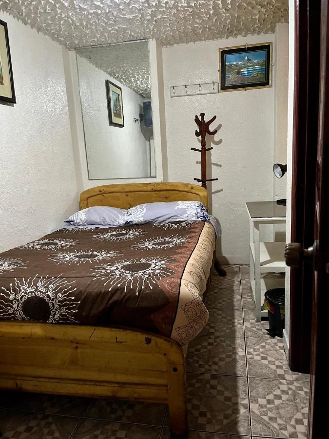 Hostal Carlos Luis Quito Exterior photo