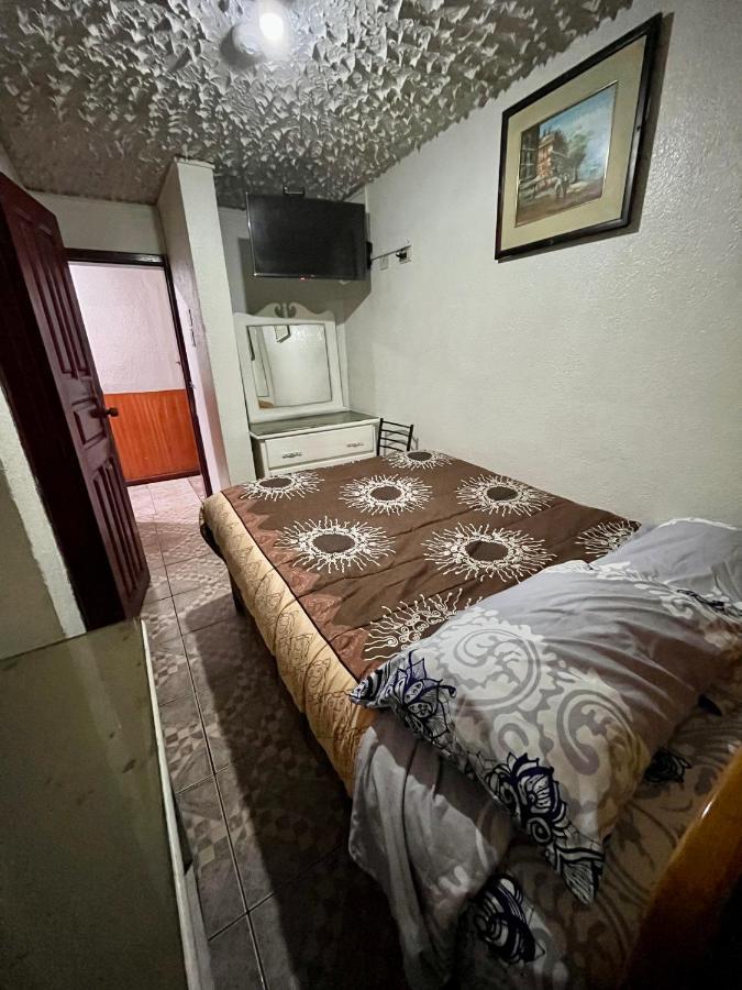 Hostal Carlos Luis Quito Exterior photo