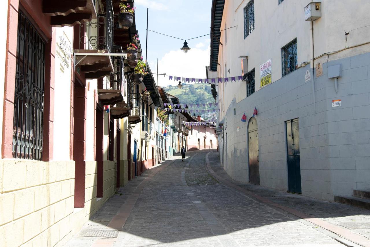 Hostal Carlos Luis Quito Exterior photo