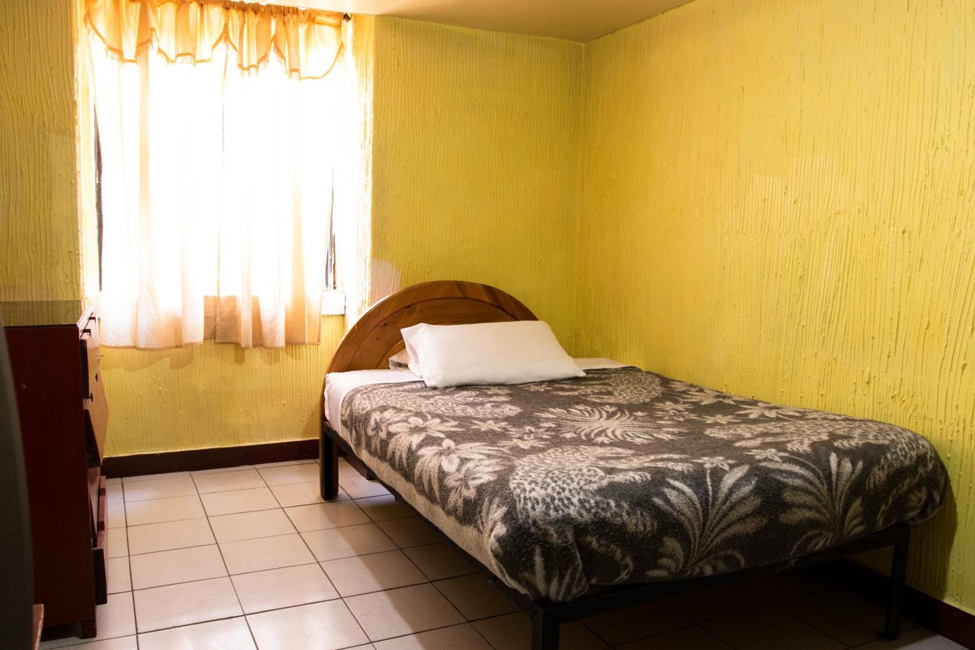 Hostal Carlos Luis Quito Exterior photo