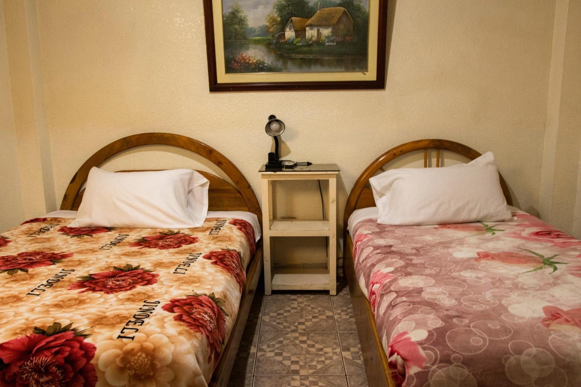 Hostal Carlos Luis Quito Exterior photo