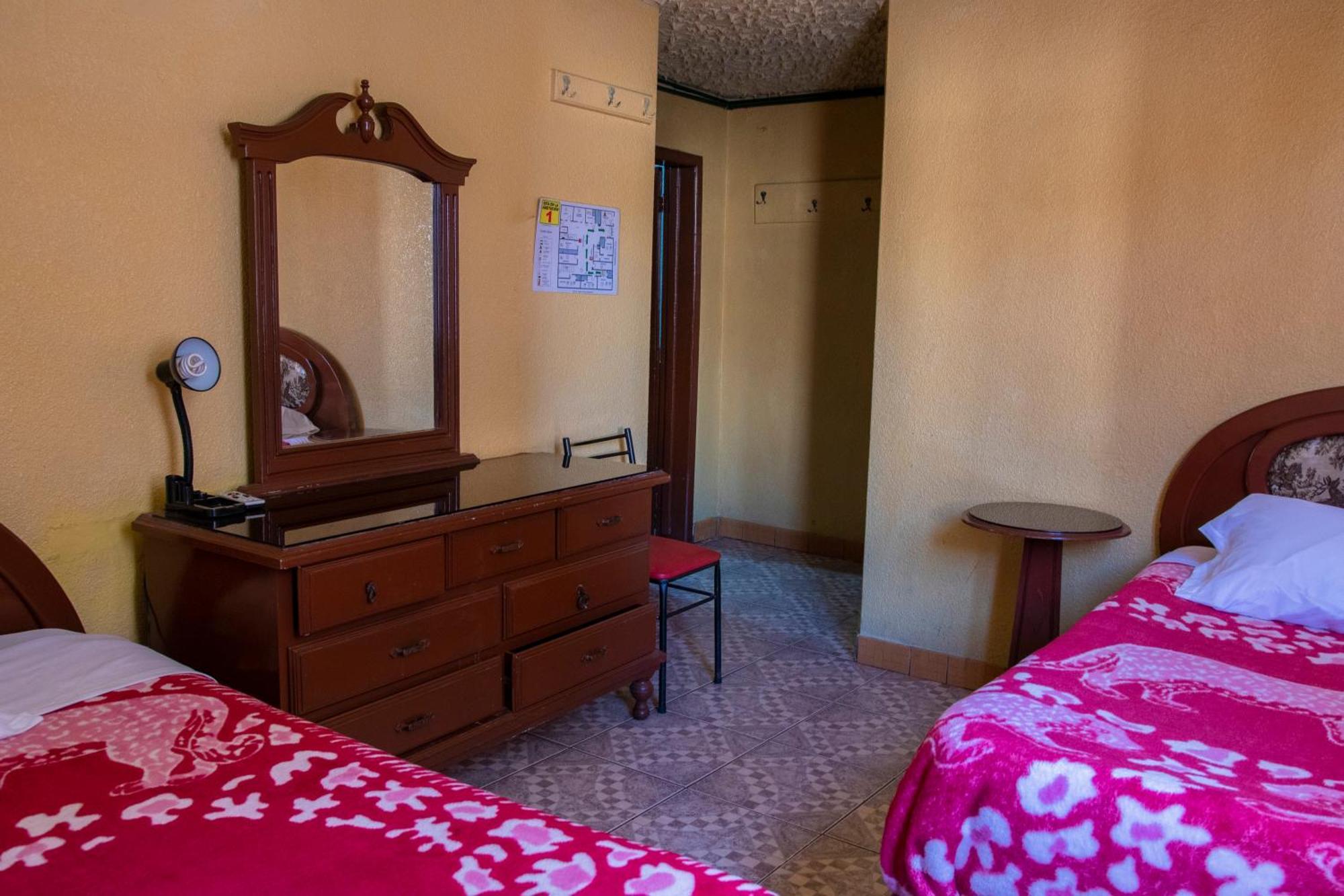 Hostal Carlos Luis Quito Exterior photo